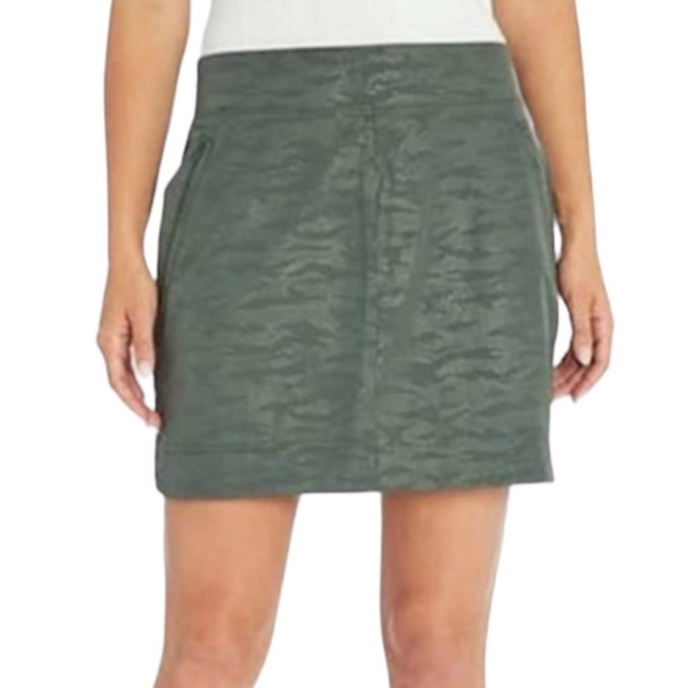Orvis Women's Size Medium Embossed Pull-On Travel Skort - Picture 3 of 5